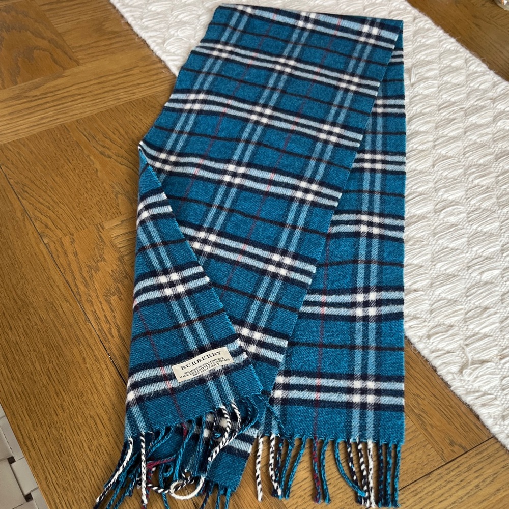 EUC Burberry Teal and Navy Merino Wool and Cashmere Blend Scarf with Fringe - Picture 4 of 8
